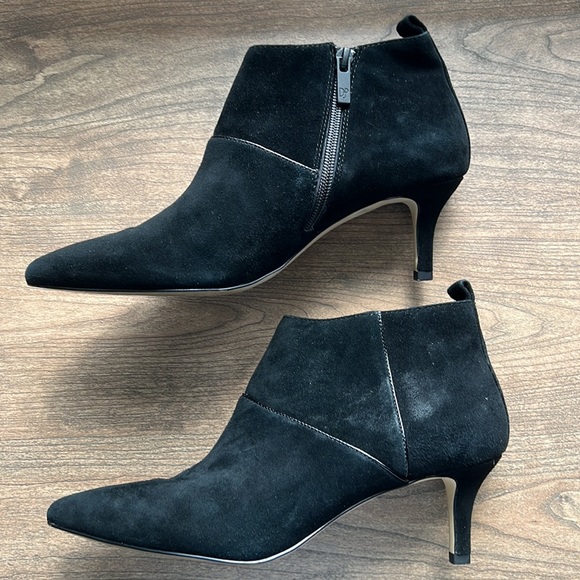 Donald Pliner black suede ankle boots size 8 - Picture 4 of 10